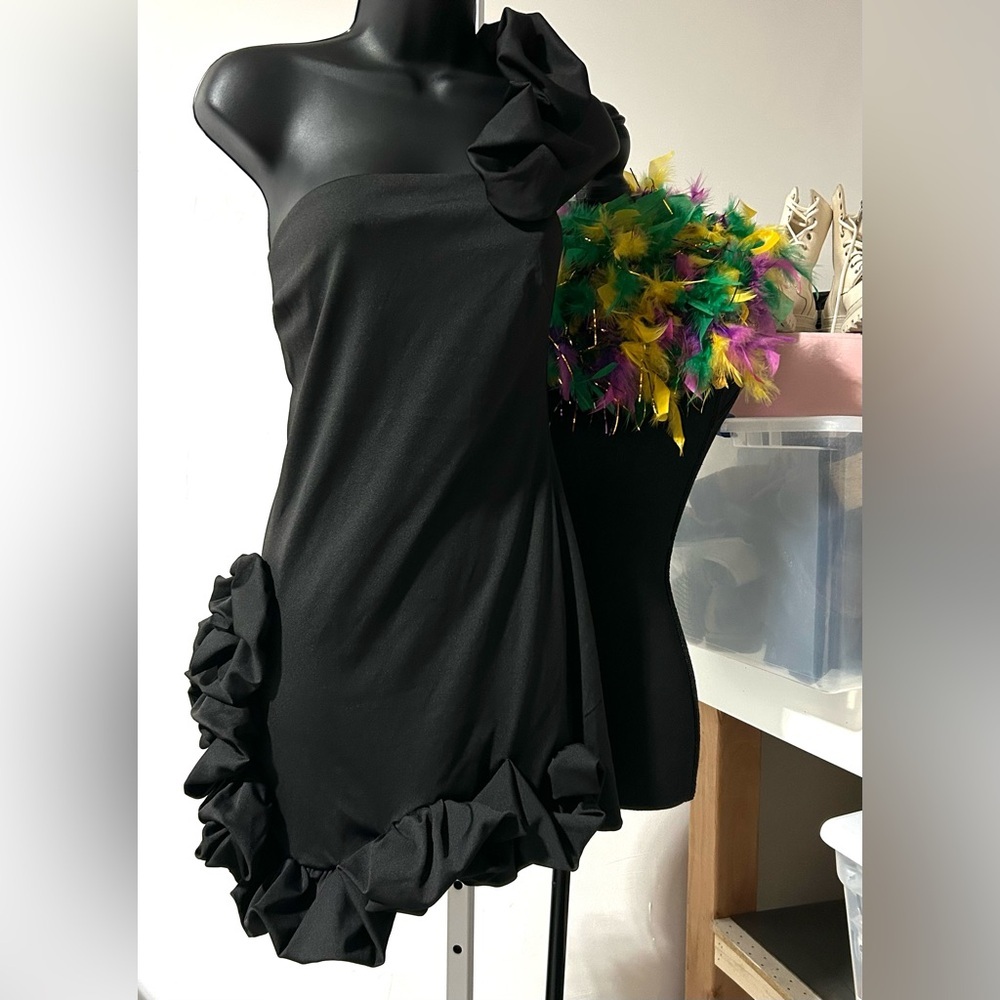 Sz M MICAS * Flower Ruffle Black Dress with Black Accents - Micas - Picture 8 of 11